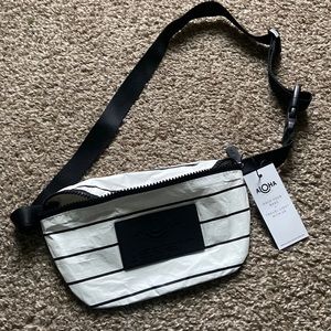 Aloha belt bag